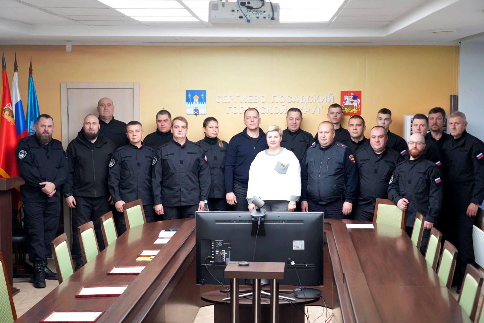 Чуть больше года назад в Сергиево-Посадском округе стартовала работа Сергиево-Посадской «Народной дружины» — инициативной группы, которая стала ещё одним оплотом безопасности и порядка в нашем городе Чуть больше года назад в Сергиево-Посадском округе стартовала работа Сергиево-Посадской «Народной дружины» — инициативной группы, которая стала ещё одним оплотом безопасности и порядка в нашем городе