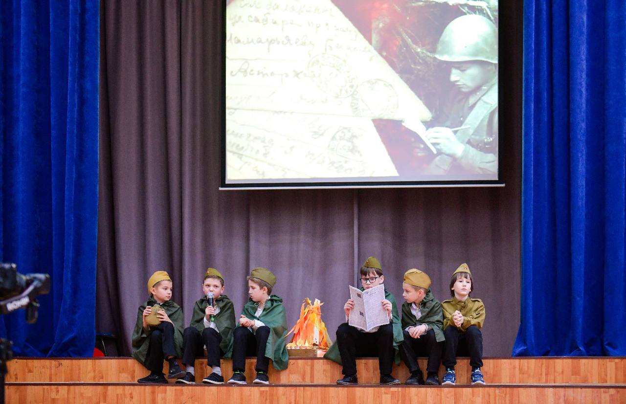 В школе Химок открыли Парту Героя в честь военного медика В школе Химок открыли Парту Героя в честь военного медика