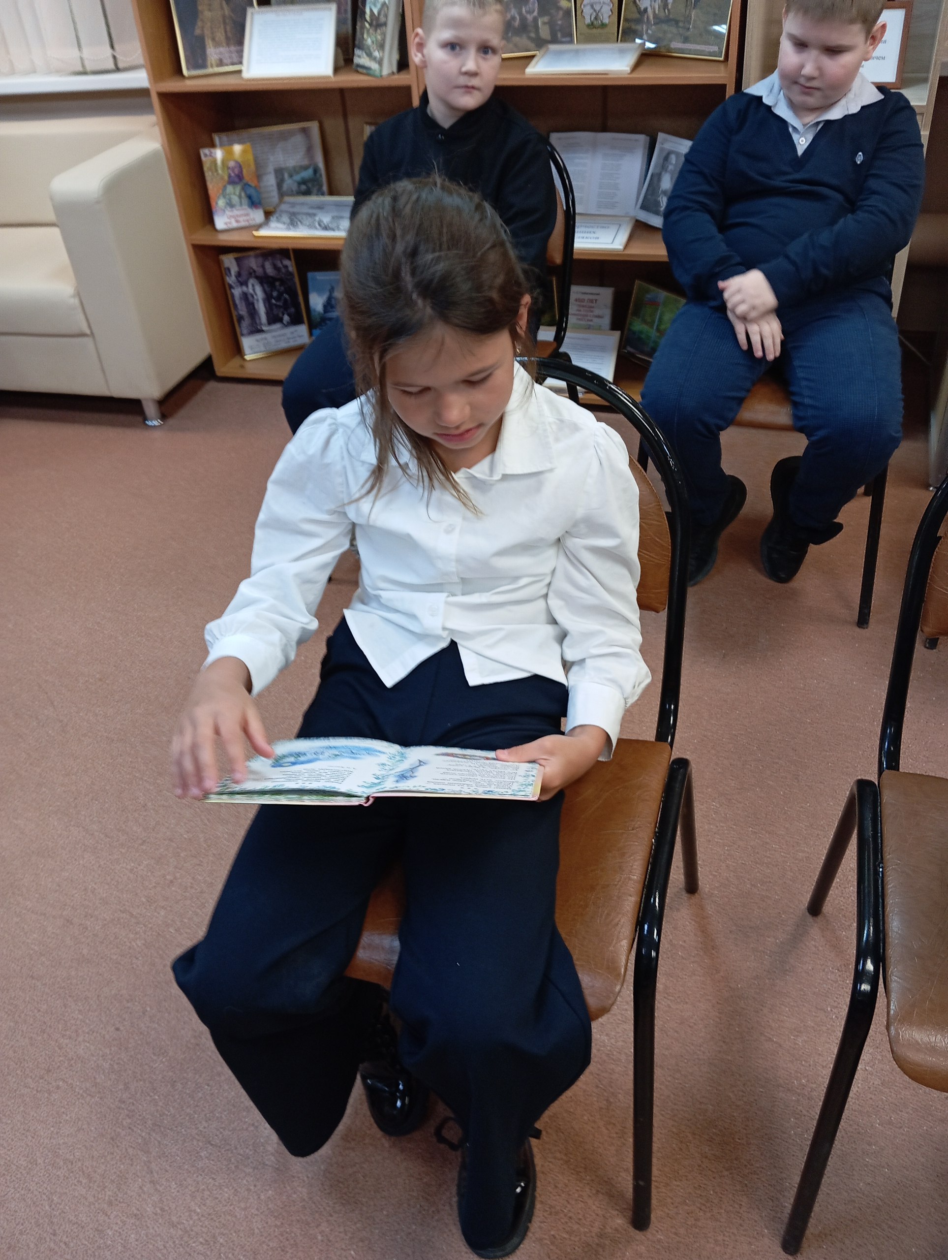 Литературная гостиная «Времена года в лирике Фета» прошла в Молодинской сельской библиотеке 5 декабря 2025 года Литературная гостиная «Времена года в лирике Фета» прошла в Молодинской сельской библиотеке 5 декабря 2025 года