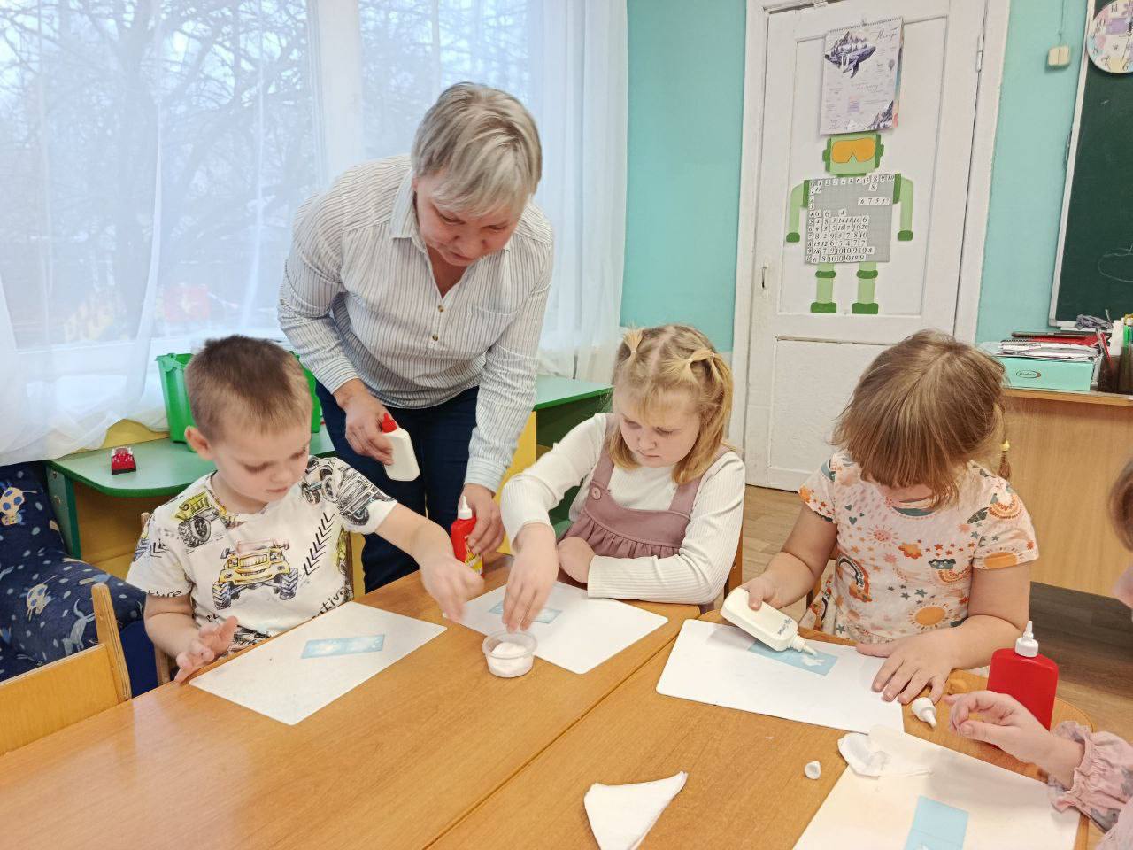 В рамках реализации проекта «Предшкола: стандарт детского сада» на тематической неделе «Творческая лаборатория» в МБОУ гимназии №2 (дошкольное отделение, здание 4) м.о. Чехов прошло интересное занятие по изобразительной...