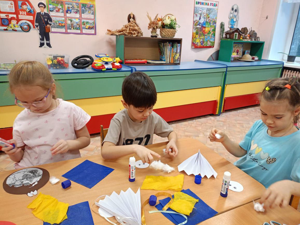 В рамках реализации проекта «Предшкола: стандарт детского сада» на тематической неделе «Творческая лаборатория» в МБОУ гимназии №2 (дошкольное отделение, здание 5) м.о. Чехов прошло интересное занятие по изобразительной... В рамках реализации проекта «Предшкола: стандарт детского сада» на тематической неделе «Творческая лаборатория» в МБОУ гимназии №2 (дошкольное отделение, здание 5) м.о. Чехов прошло интересное занятие по изобразительной...