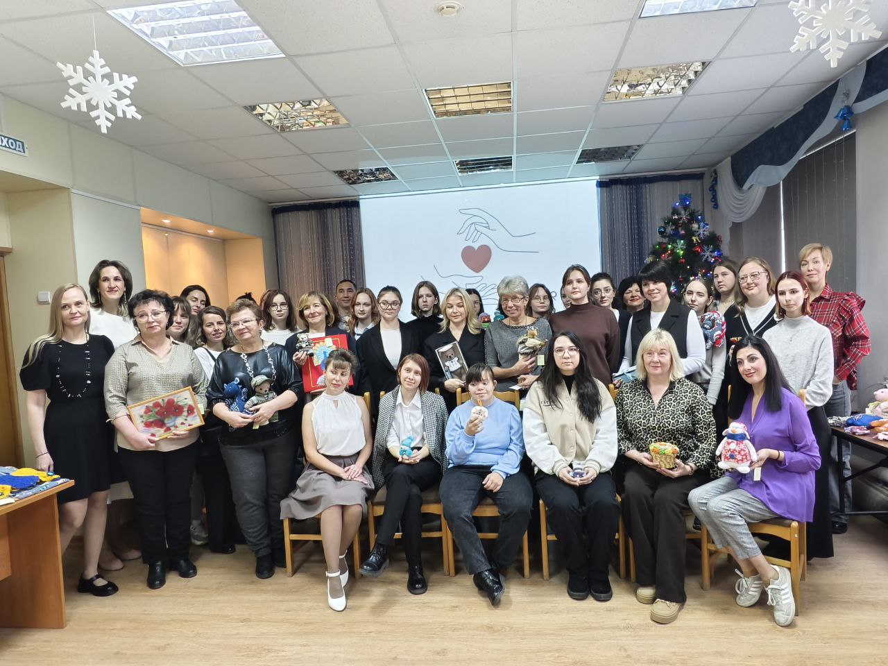 В Комплексном центре социального обслуживания и реабилитации «Серпуховский» состоялась самая добрая ярмарка года — «Я покажу тебе свой мир» В Комплексном центре социального обслуживания и реабилитации «Серпуховский» состоялась самая добрая ярмарка года — «Я покажу тебе свой мир»