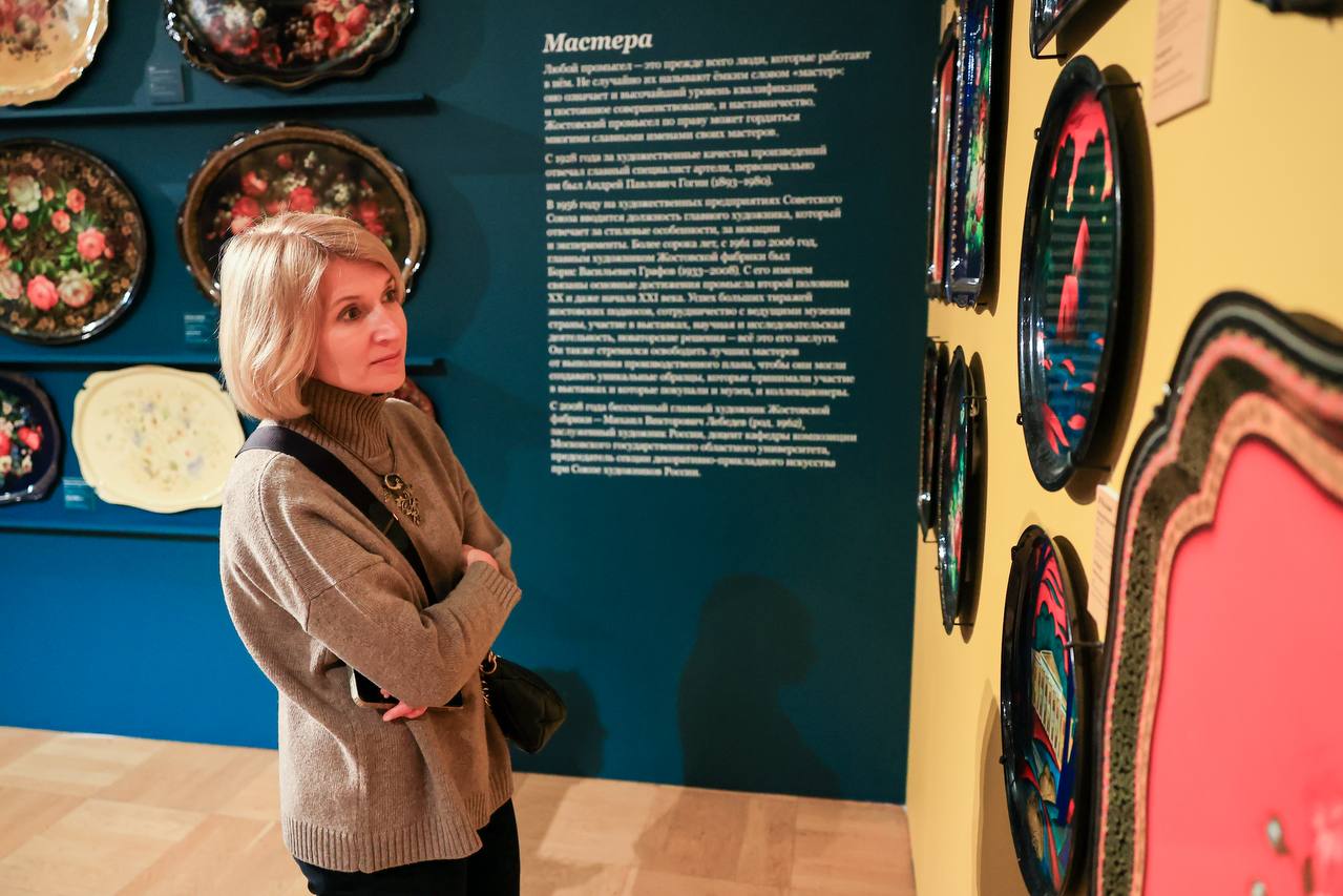 Юлия Купецкая: Посетила уникальную выставку «Жостово. Вызывающе красиво», приуроченную к 200-летию одного из самых узнаваемых народных художественных промыслов России Юлия Купецкая: Посетила уникальную выставку «Жостово. Вызывающе красиво», приуроченную к 200-летию одного из самых узнаваемых народных художественных промыслов России