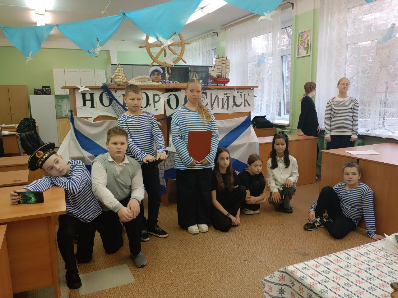 Шаги к Победе. Сегодня в День РГ состоялся традиционный интеллектуально-творческий марафон, полностью погрузивший всю гимназию в историю Победы в Великой Отечественной войне Шаги к Победе. Сегодня в День РГ состоялся традиционный интеллектуально-творческий марафон, полностью погрузивший всю гимназию в историю Победы в Великой Отечественной войне