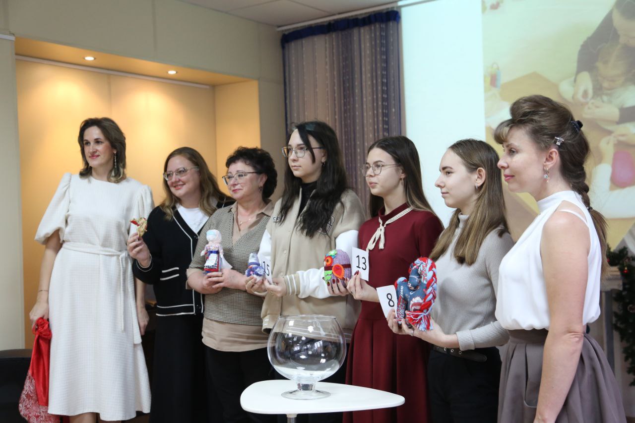 В Комплексном центре социального обслуживания и реабилитации «Серпуховский» состоялась самая добрая ярмарка года — «Я покажу тебе свой мир» В Комплексном центре социального обслуживания и реабилитации «Серпуховский» состоялась самая добрая ярмарка года — «Я покажу тебе свой мир»