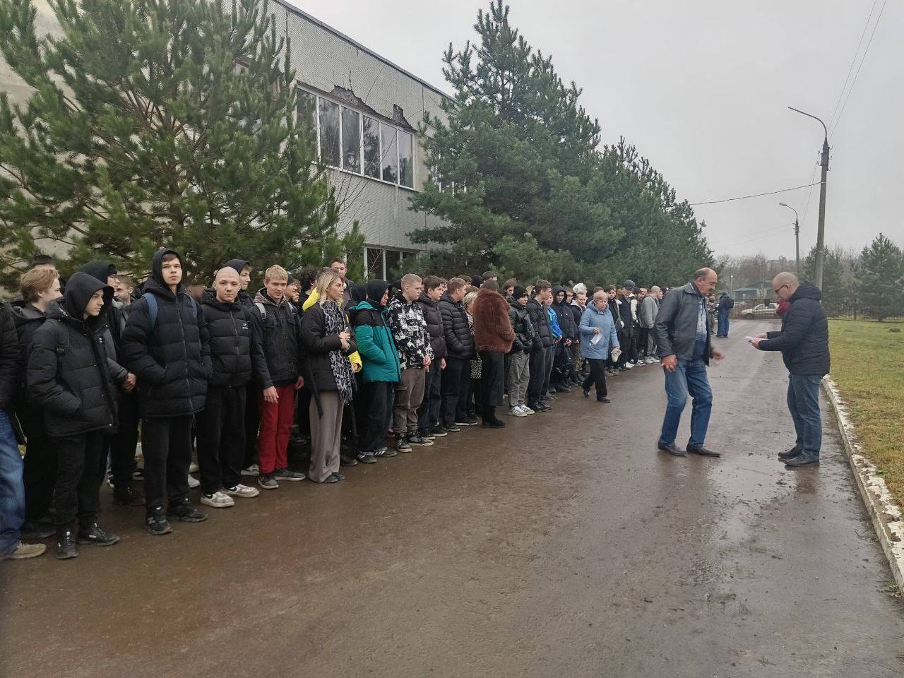 В структурном подразделении №3 Чеховского техникума по адресу: г. Чехов, ул. Гагарина, 14 — прошла объектовая тренировка по действиям при чрезвычайных происшествиях террористической направленности В структурном подразделении №3 Чеховского техникума по адресу: г. Чехов, ул. Гагарина, 14 — прошла объектовая тренировка по действиям при чрезвычайных происшествиях террористической направленности