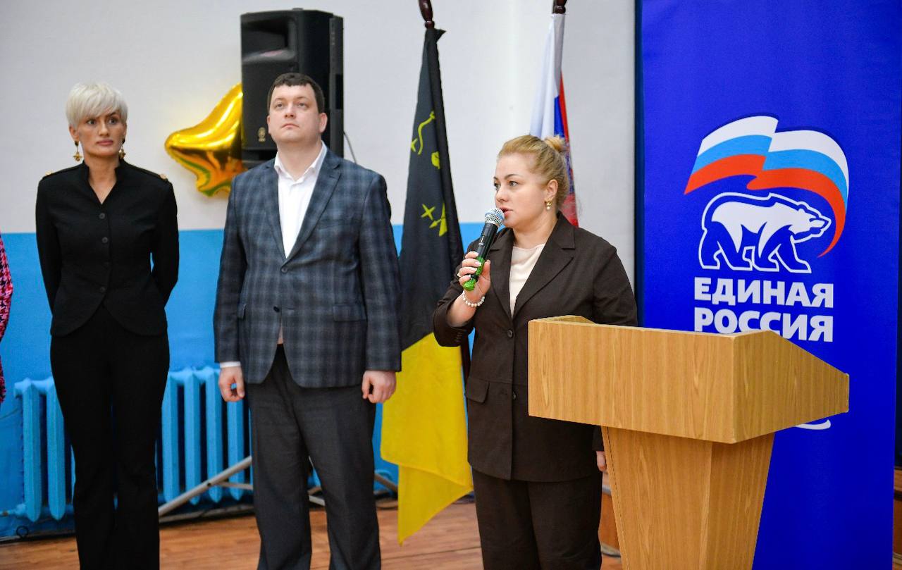 В школе Химок открыли Парту Героя в честь военного медика В школе Химок открыли Парту Героя в честь военного медика