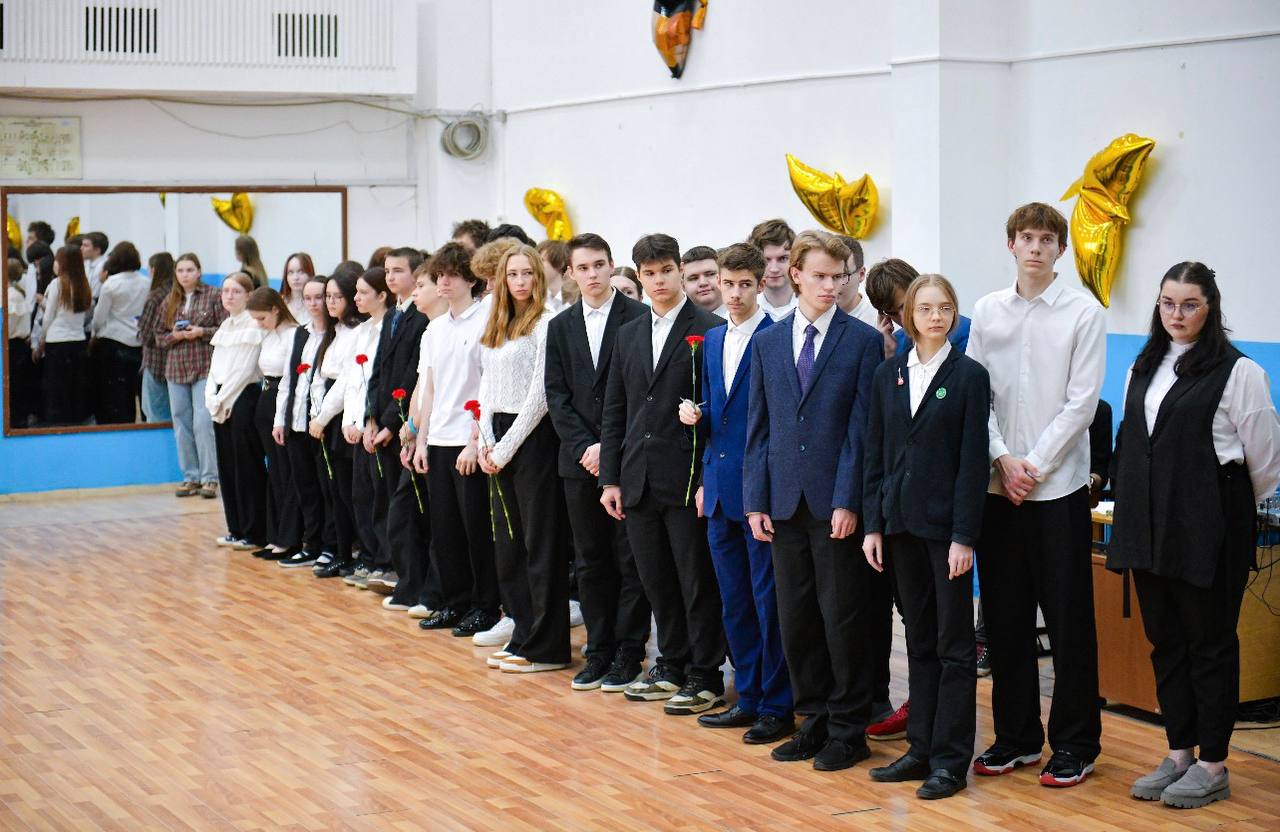 В школе Химок открыли Парту Героя в честь военного медика В школе Химок открыли Парту Героя в честь военного медика