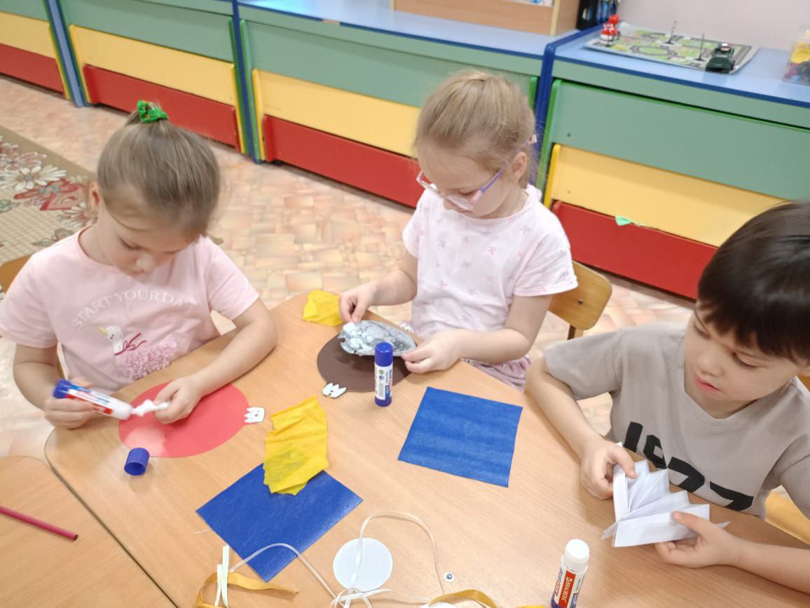 В рамках реализации проекта «Предшкола: стандарт детского сада» на тематической неделе «Творческая лаборатория» в МБОУ гимназии №2 (дошкольное отделение, здание 5) м.о. Чехов прошло интересное занятие по изобразительной... В рамках реализации проекта «Предшкола: стандарт детского сада» на тематической неделе «Творческая лаборатория» в МБОУ гимназии №2 (дошкольное отделение, здание 5) м.о. Чехов прошло интересное занятие по изобразительной...