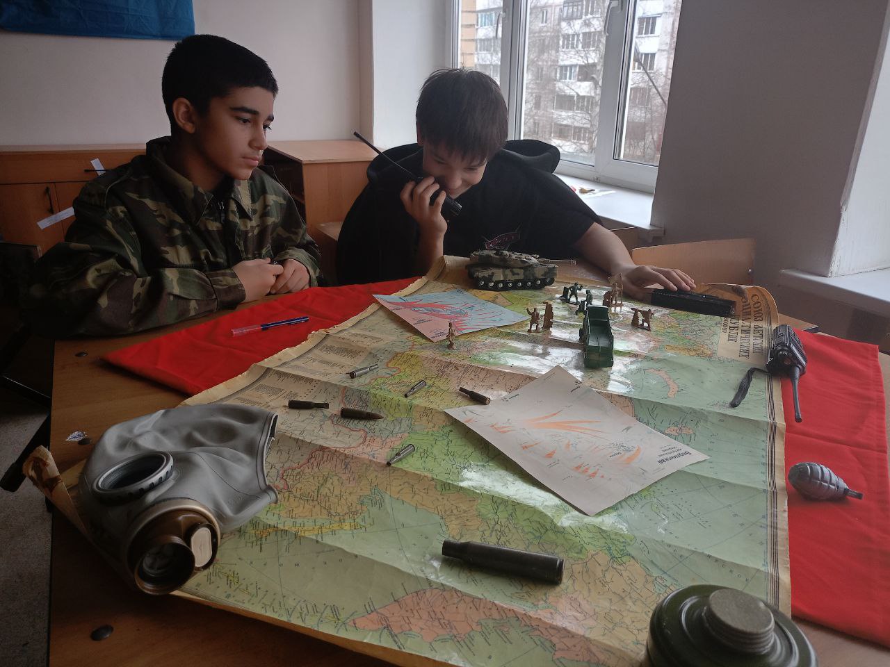 Шаги к Победе. Сегодня в День РГ состоялся традиционный интеллектуально-творческий марафон, полностью погрузивший всю гимназию в историю Победы в Великой Отечественной войне Шаги к Победе. Сегодня в День РГ состоялся традиционный интеллектуально-творческий марафон, полностью погрузивший всю гимназию в историю Победы в Великой Отечественной войне