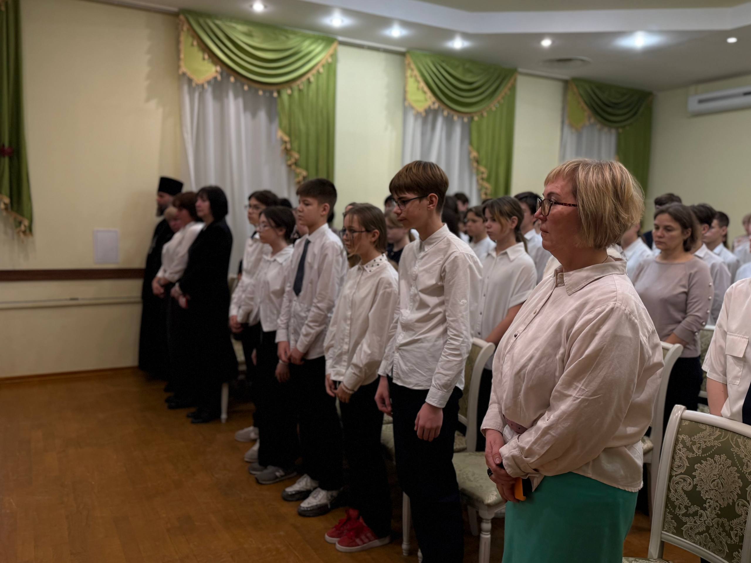 В Дмитровской гимназии «Логос» открыли «Парту Героя» В Дмитровской гимназии «Логос» открыли «Парту Героя»