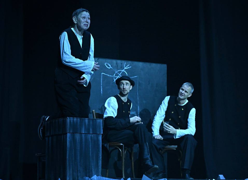 Спектакль «Шинель» ступинского театра впервые показали на большой сцене Спектакль «Шинель» ступинского театра впервые показали на большой сцене