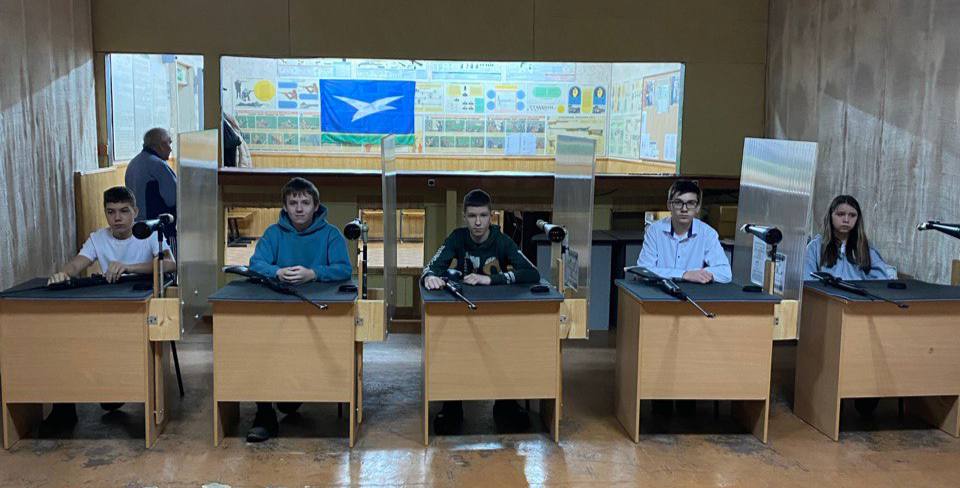 В память о подвиге: юнармейцы отряда «Ритм» на стрелковых соревнованиях