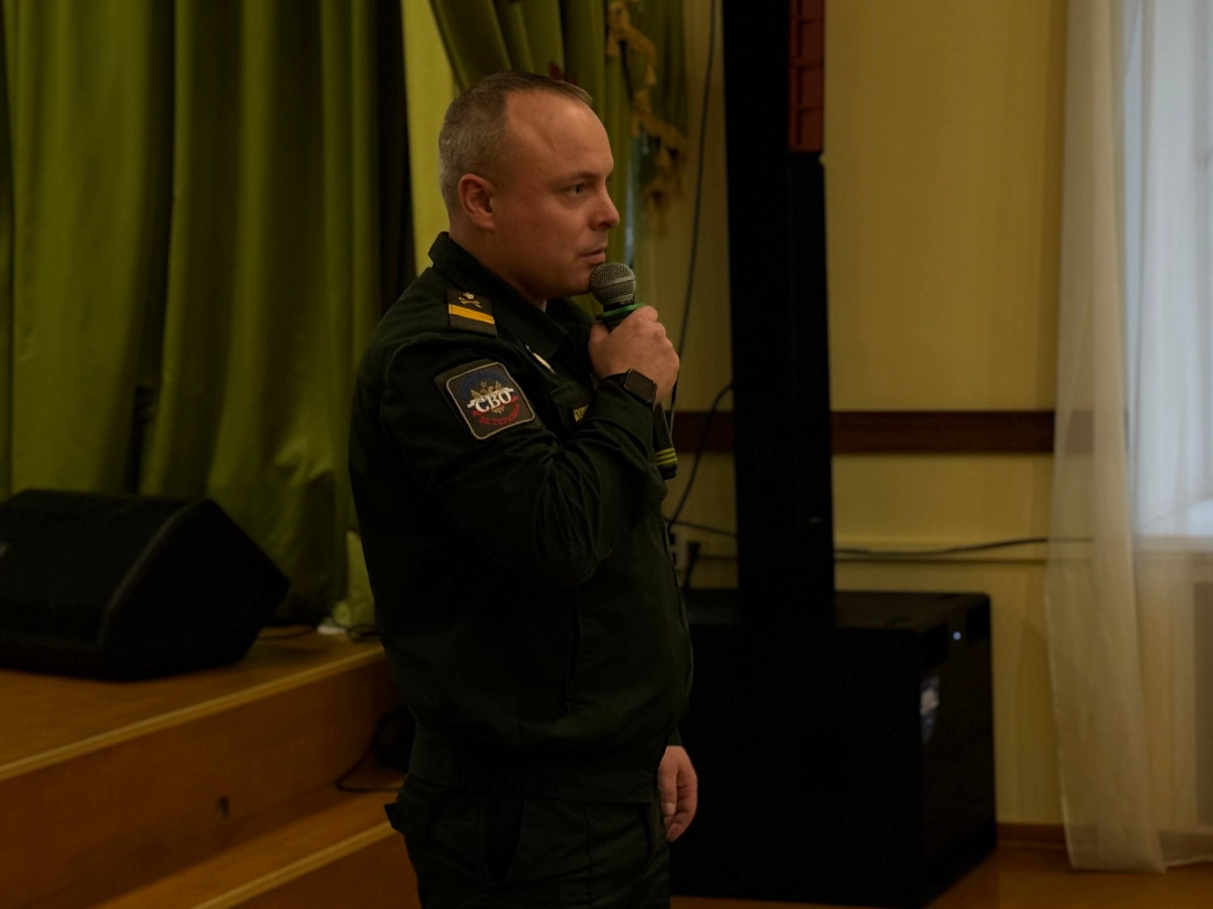 В Дмитровской гимназии «Логос» открыли «Парту Героя» В Дмитровской гимназии «Логос» открыли «Парту Героя»