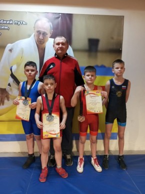 Сегодня, наши ребята из секции по вольной борьбе приняли участие в Открытом турнире по вольной боьбе г. Чехов. Делимся результатами: Вторые места Евтодиенко Руслан и Евтодиенко Вадим