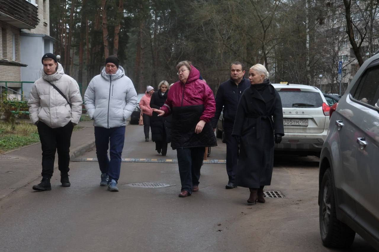 В Протвино заместитель главы Городского округа Серпухов Оксана Лебедева провела встречу с жителями Молодёжного проезда и улицы Ленина В Протвино заместитель главы Городского округа Серпухов Оксана Лебедева провела встречу с жителями Молодёжного проезда и улицы Ленина