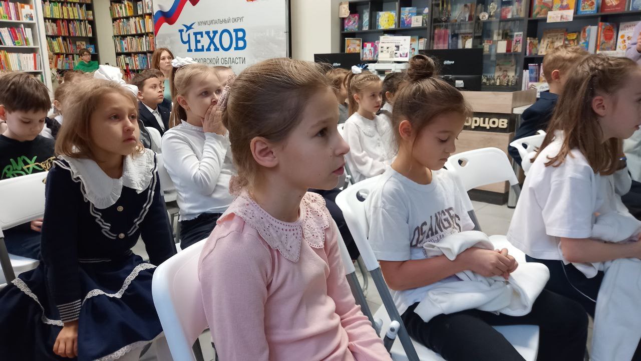 Начало пути к Победе: в чеховской библиотеке отметили День начала контрнаступления советских войск в битве под Москвой Начало пути к Победе: в чеховской библиотеке отметили День начала контрнаступления советских войск в битве под Москвой