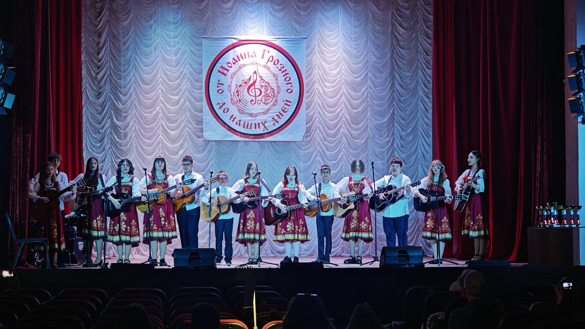 Наши новости. 6 декабря в ДК «Родник» м.о. Чехов состоялся Открытый фестиваль-конкурс исполнителей народной песни «От Иоанна Грозного до наших дней» Наши новости. 6 декабря в ДК «Родник» м.о. Чехов состоялся Открытый фестиваль-конкурс исполнителей народной песни «От Иоанна Грозного до наших дней»