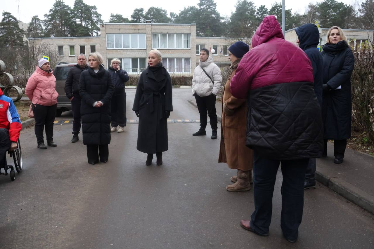 В Протвино заместитель главы Городского округа Серпухов Оксана Лебедева провела встречу с жителями Молодёжного проезда и улицы Ленина В Протвино заместитель главы Городского округа Серпухов Оксана Лебедева провела встречу с жителями Молодёжного проезда и улицы Ленина