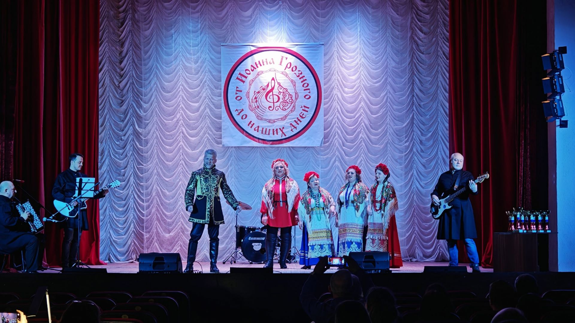 Наши новости. 6 декабря в ДК «Родник» м.о. Чехов состоялся Открытый фестиваль-конкурс исполнителей народной песни «От Иоанна Грозного до наших дней» Наши новости. 6 декабря в ДК «Родник» м.о. Чехов состоялся Открытый фестиваль-конкурс исполнителей народной песни «От Иоанна Грозного до наших дней»