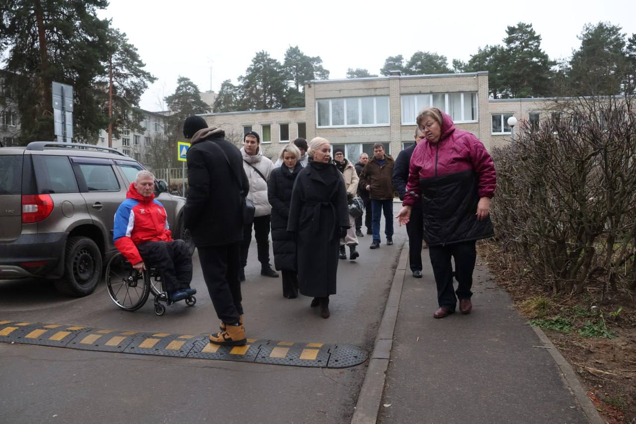 В Протвино заместитель главы Городского округа Серпухов Оксана Лебедева провела встречу с жителями Молодёжного проезда и улицы Ленина В Протвино заместитель главы Городского округа Серпухов Оксана Лебедева провела встречу с жителями Молодёжного проезда и улицы Ленина