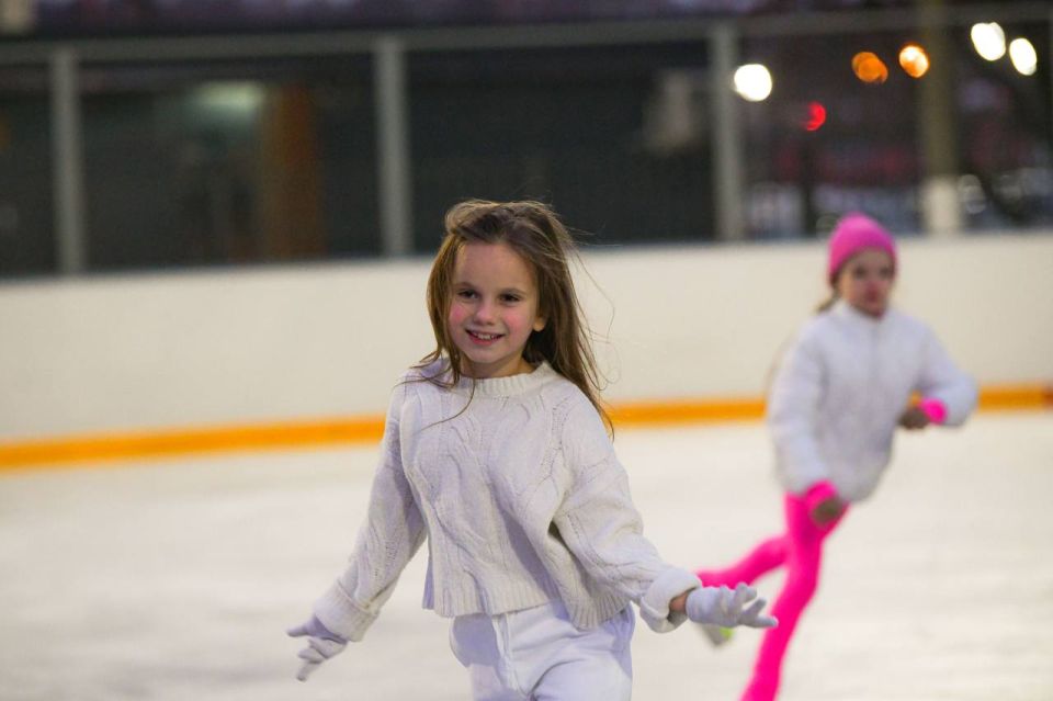 Как прошло открытие катка на улице Панфилова