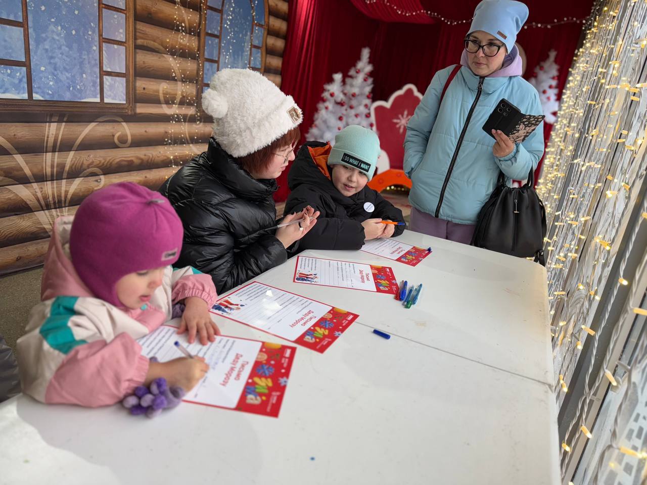 Сегодня в Городском парке прошла Игровая программа для детей с веселыми конкурсами и мультгероями Сегодня в Городском парке прошла Игровая программа для детей с веселыми конкурсами и мультгероями