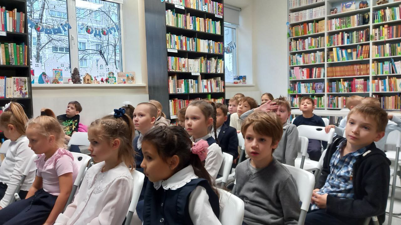 Начало пути к Победе: в чеховской библиотеке отметили День начала контрнаступления советских войск в битве под Москвой Начало пути к Победе: в чеховской библиотеке отметили День начала контрнаступления советских войск в битве под Москвой