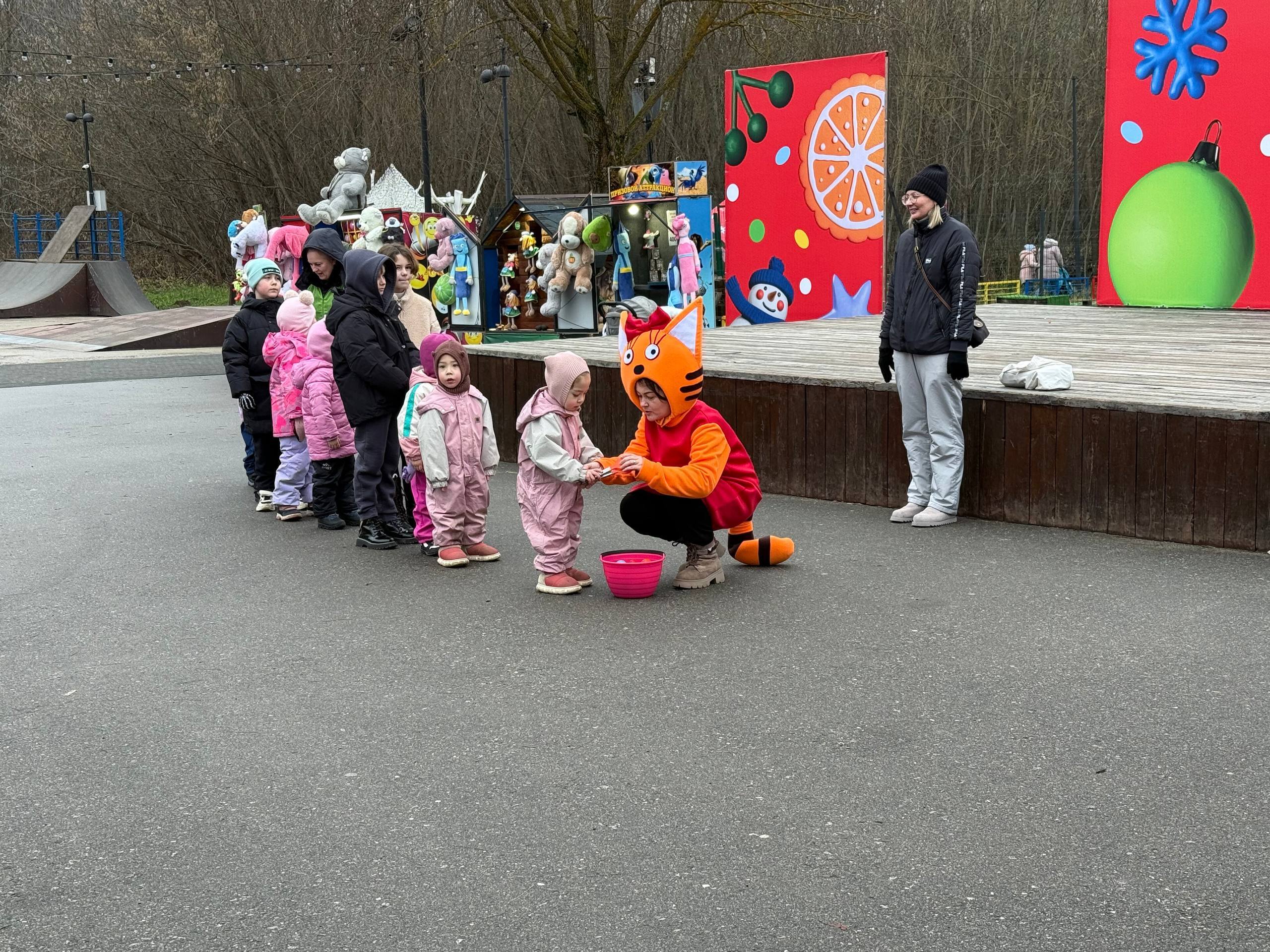 Сегодня в Городском парке прошла Игровая программа для детей с веселыми конкурсами и мультгероями Сегодня в Городском парке прошла Игровая программа для детей с веселыми конкурсами и мультгероями