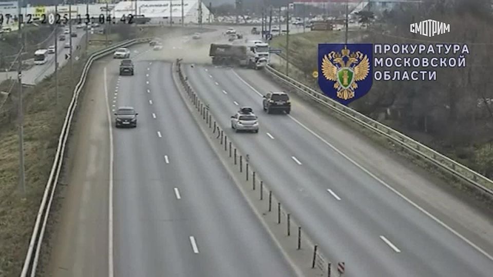 Один человек погиб, еще четверо пострадали в результате ДТП с участием грузовика в Мытищах, сообщили в ГУ МВД по Московской области