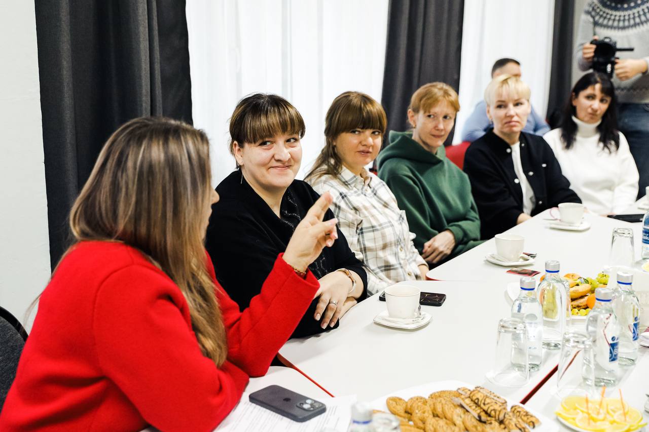 Глава Химок вместе с родительским комитетом проверила ход капремонта Лунёвской школы Глава Химок вместе с родительским комитетом проверила ход капремонта Лунёвской школы