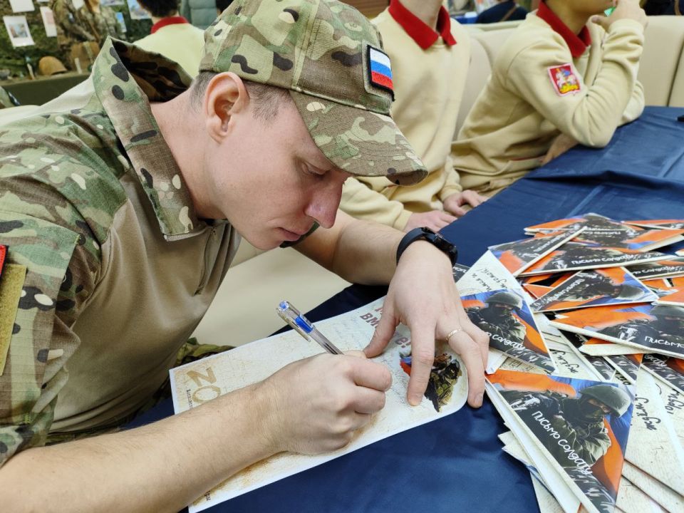 В ДК «Текстильщик» в Озёрах прошел концерт в поддержку участников СВО