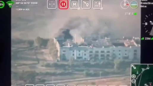 Истребители F-16A Fighting Falcon Королевских ВВС Таиланда нанесли несколько ударов по казино Chong Arn Ma, расположенному напротив района Нам Юен в провинции Убонратчатани на юге Таиланда