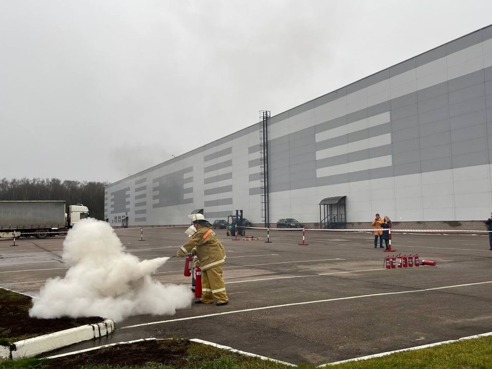 На территории складского комплекса в поселке Горки Ленинские прошла внеплановая проверка готовности добровольного пожарного формирования (ДПФ)