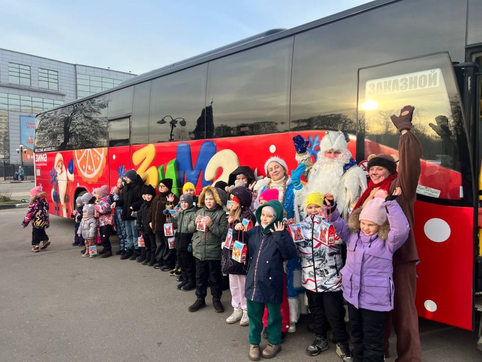 Новогоднее путешествие по Люберцам совершили дети из семей участников СВО