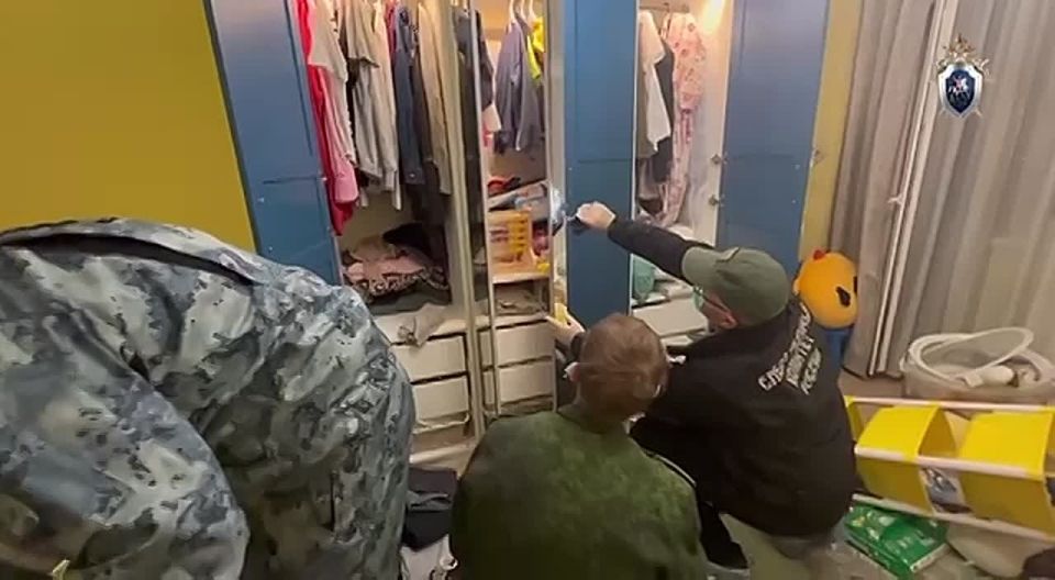 Мужчина, расправившийся с первоклассником и его мамой из-за «топота в квартире», был вооружён молотком — по данным «Базы», конфликт между соседями подмосковного ЖК продолжался не менее года