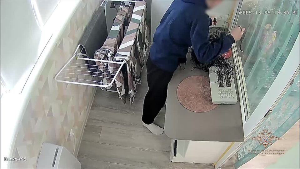 Ирина Волк: Подозреваемого в незаконном использовании абонентских терминалов пропуска трафика задержали мои коллеги из Управления по борьбе с противоправным использованием информационно-коммуникационных технологий ГУ МВД...