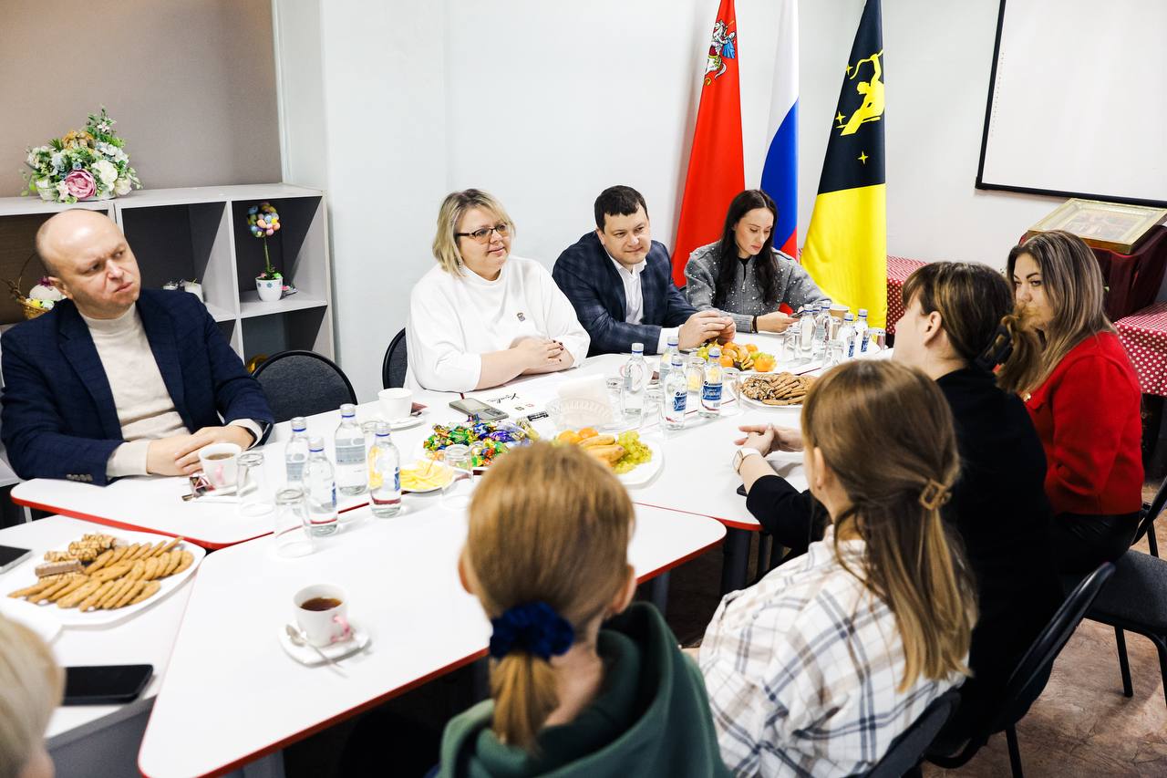 Глава Химок вместе с родительским комитетом проверила ход капремонта Лунёвской школы