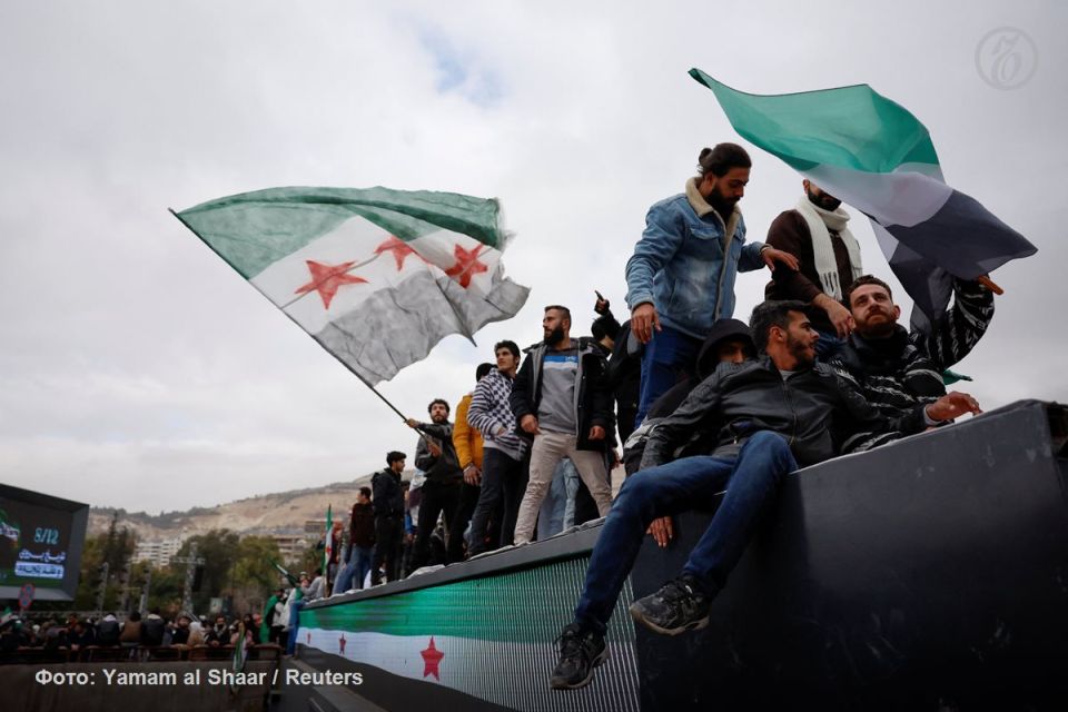 Одна из главных тем международных медиа 8 декабря — первая годовщина бегства Башара Асада из Сирии и приход к власти Ахмеда аш-Шараа