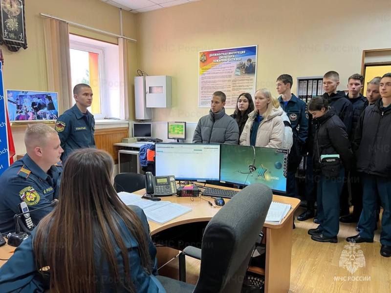 Студенты-спасатели посетили пожарную часть в Можайске