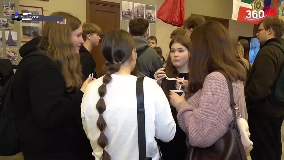 Михаил Собакин: В Чехове открылась первая передвижная выставка специальной военной операции