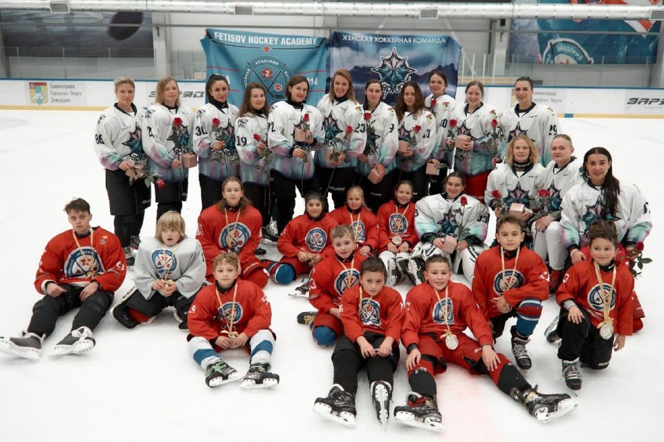 «Мамы против детей»: тёплый матч на арене «Авангард»