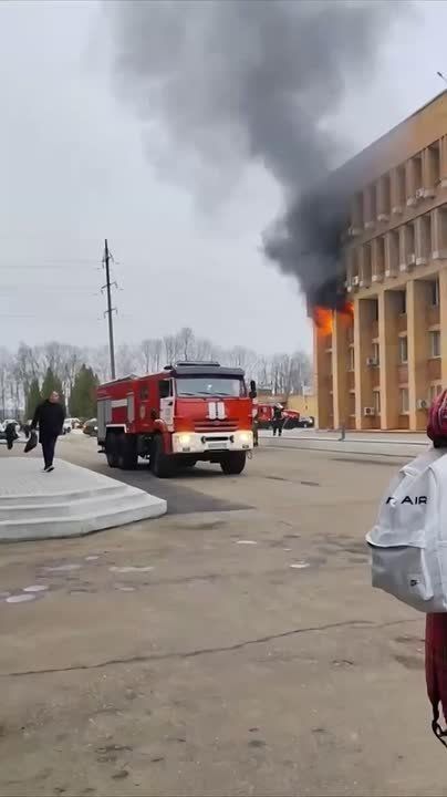 Здание администрации горит в подмосковной Кашире