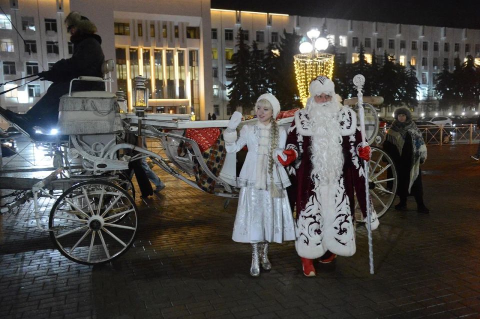 Новогодние огни на главных городских елках зажгли в Коломне и Озёрах