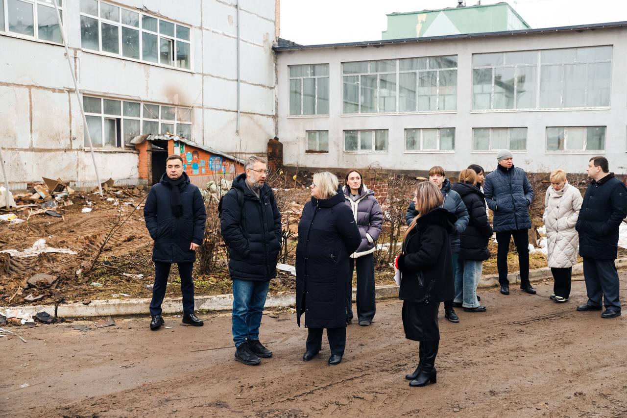 Глава Химок вместе с родительским комитетом проверила ход капремонта Лунёвской школы Глава Химок вместе с родительским комитетом проверила ход капремонта Лунёвской школы