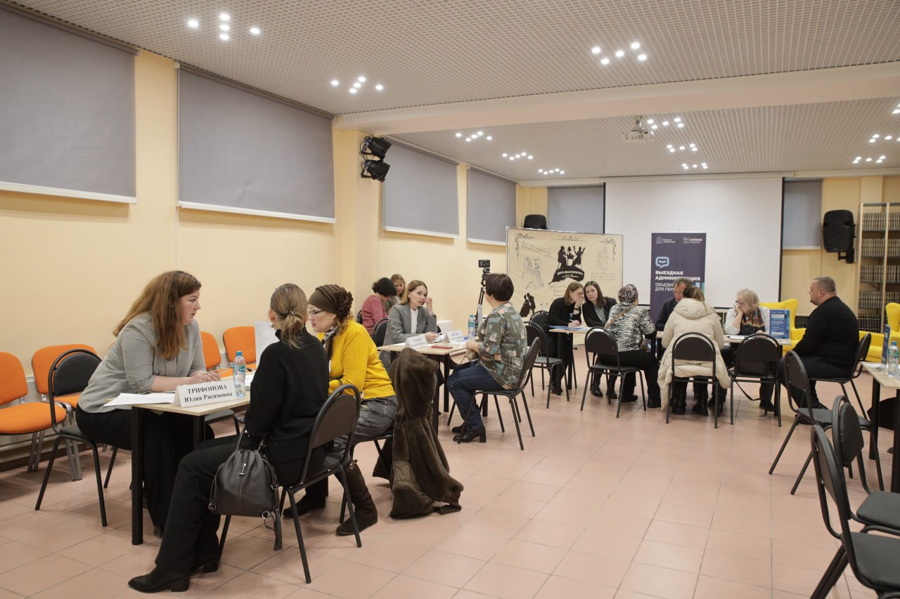 Игорь Сухин: Встречу с жителями в формате выездной администрации на этот раз провели в обновлённой Центральной библиотеке имени А.С. Пушкина. По традиции её посетило большое количество жителей, готовых задать вопросы и... Игорь Сухин: Встречу с жителями в формате выездной администрации на этот раз провели в обновлённой Центральной библиотеке имени А.С. Пушкина. По традиции её посетило большое количество жителей, готовых задать вопросы и...