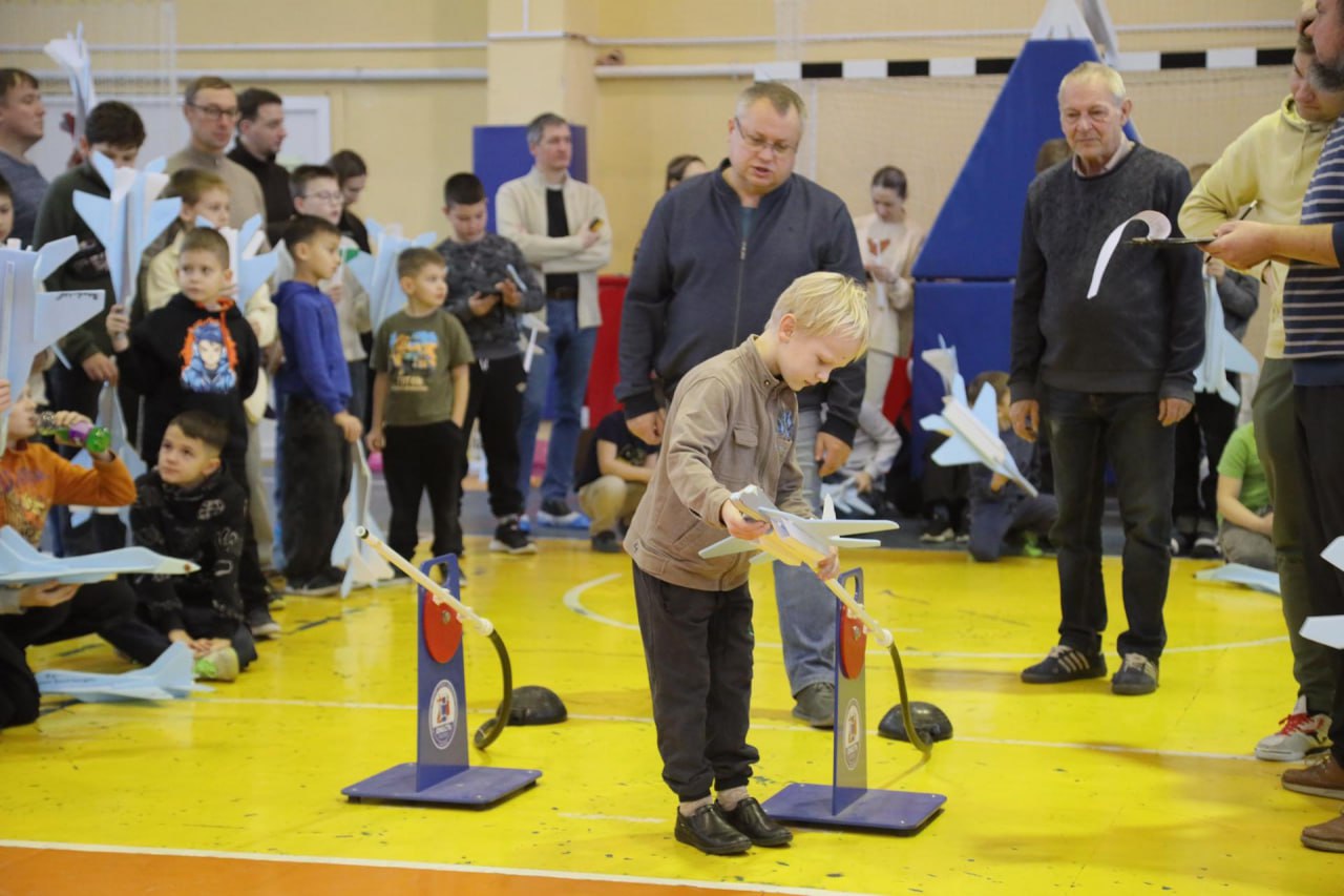 Первенство Сергиево-Посадского округа по пневматическим моделям самолётов и ракет прошло в школе №14