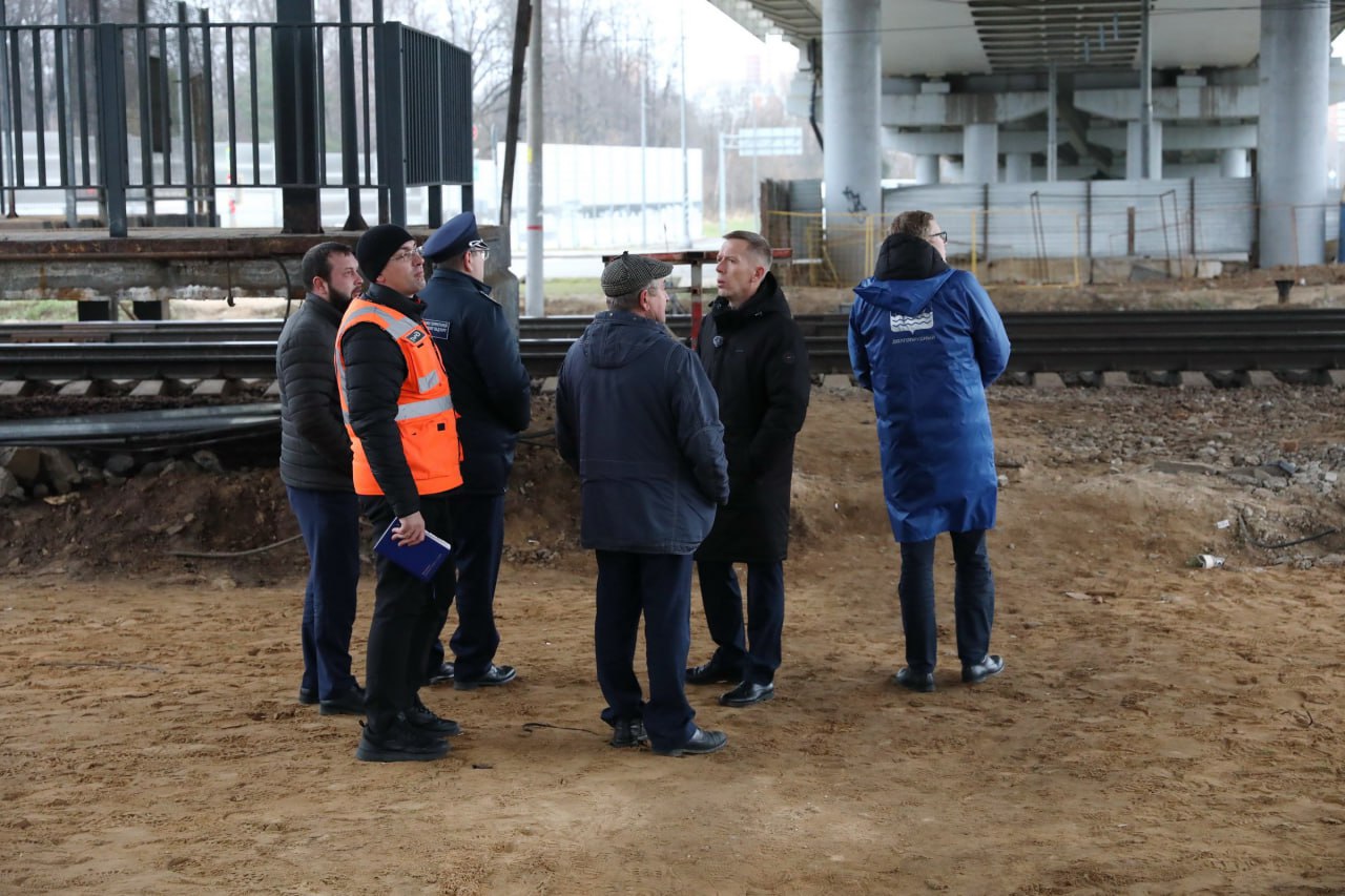 В Долгопрудном проверили состояние платформ и территорий МЦД В Долгопрудном проверили состояние платформ и территорий МЦД