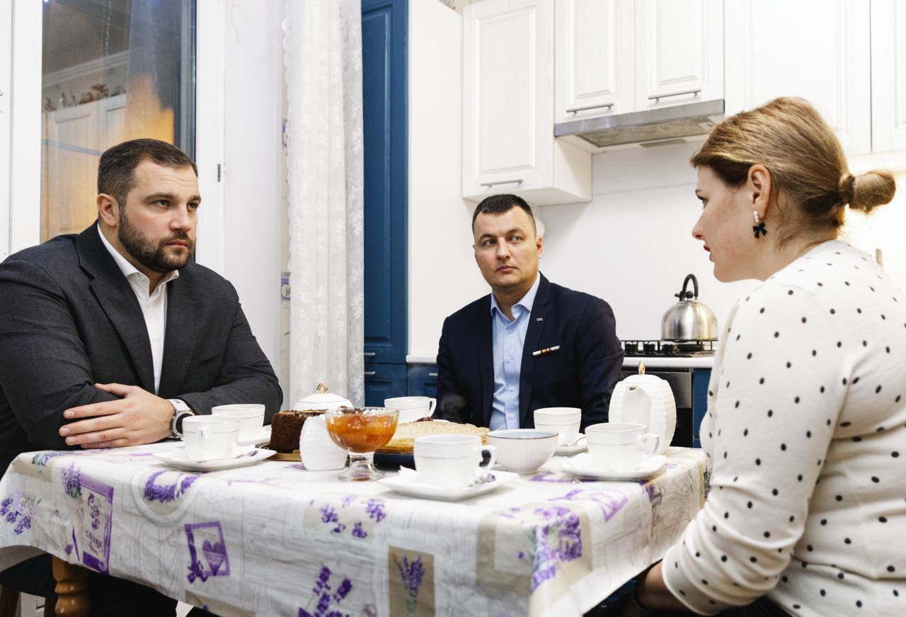 Михаил Собакин: Передал родственникам участника специальной военной операции награду – медаль «За отвагу» Михаил Собакин: Передал родственникам участника специальной военной операции награду – медаль «За отвагу»