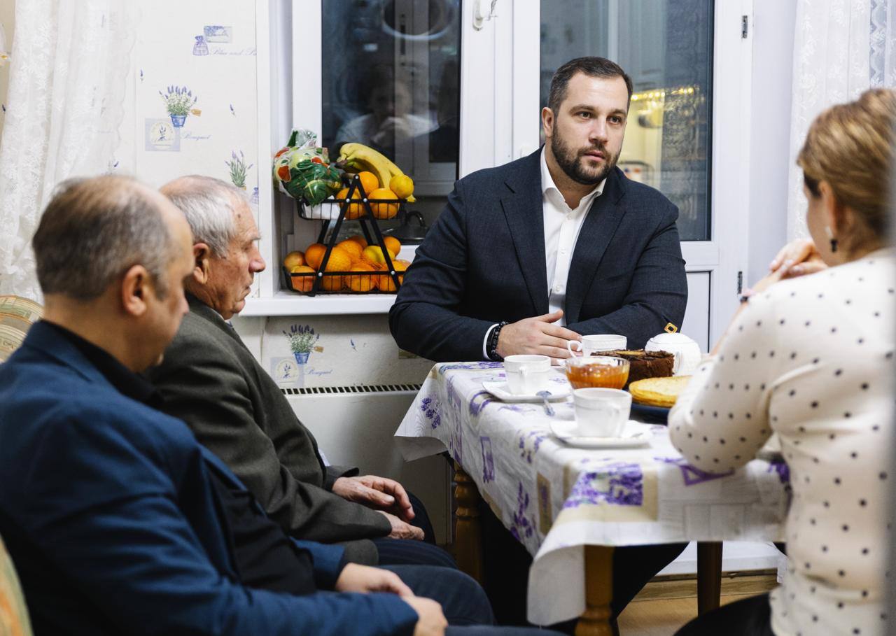 Михаил Собакин: Передал родственникам участника специальной военной операции награду – медаль «За отвагу» Михаил Собакин: Передал родственникам участника специальной военной операции награду – медаль «За отвагу»